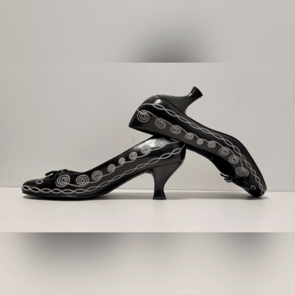 Franco Sarto Kitten Heel, Genuine Leather Size 7M, in Almont New Condition